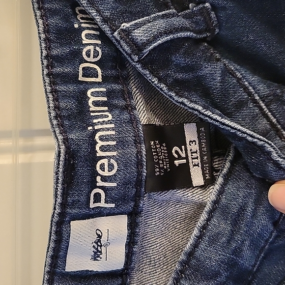 Jean shorts - Picture 2 of 3